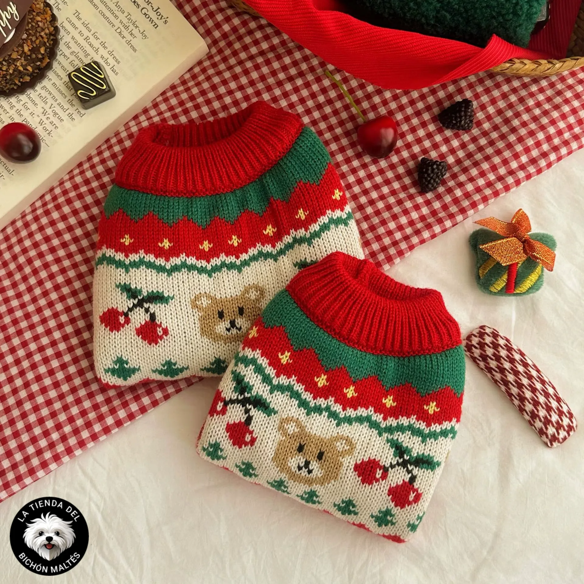 Jersey de Punto Rojo "Sweet Bear & Cherries" para Bichón Maltés